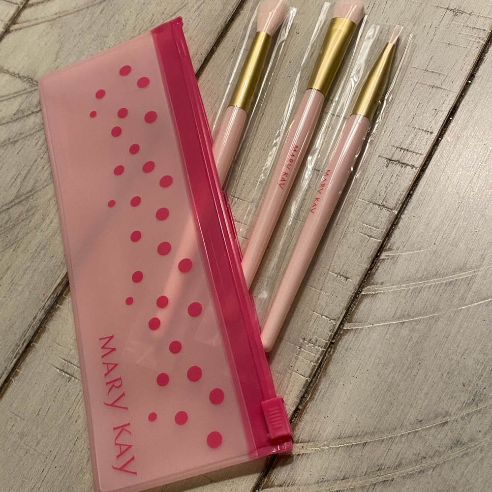 Mary Kay® Essential Brush - Mini Set